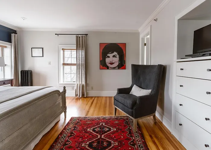 The Lindsey Hotel